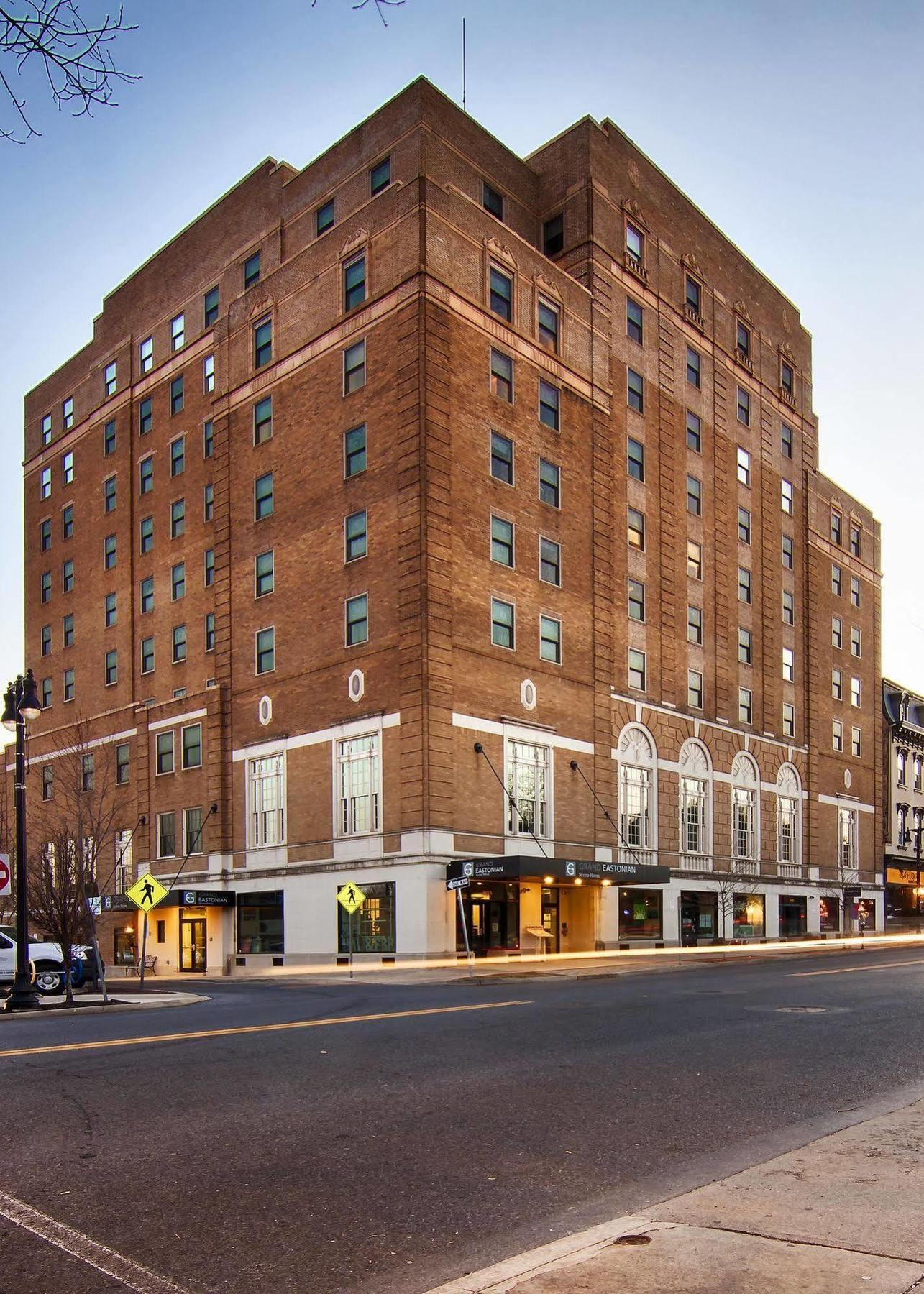 Grand Eastonian Hotel & Suites Easton Exterior photo
